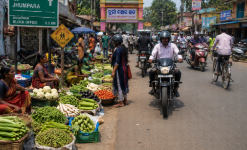 ଝୁମ୍ପୁରାରେ ରାସ୍ତା ଉପରେ ପରିବା ଓ ଅନ୍ୟାନ୍ୟ ଦୋକାନ, ଯାତାୟାତ ବ୍ୟବସ୍ଥା ନେଇ ବଢ଼ୁଛି ଚିନ୍ତା