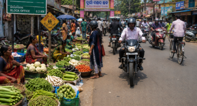 ଝୁମ୍ପୁରାରେ ରାସ୍ତା ଉପରେ ପରିବା ଓ ଅନ୍ୟାନ୍ୟ ଦୋକାନ, ଯାତାୟାତ ବ୍ୟବସ୍ଥା ନେଇ ବଢ଼ୁଛି ଚିନ୍ତା