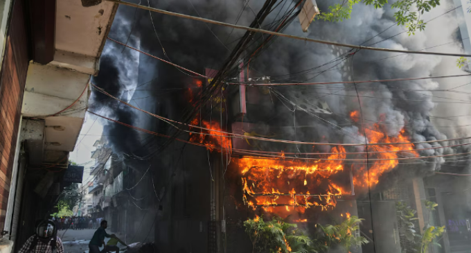 21 killed in Delhi hotel fire, woman with kid jumped off 3rd floor of building