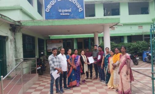 ସରପଞ୍ଚ ଚାମେଲୀ ଓଝାଙ୍କୁ ନ୍ୟାୟ ପ୍ରଦାନ ପାଇଁ ଅଣ୍ଟା ଭିଡ଼ିଲା ସରପଞ୍ଚ ସଂଘ: ବିଡ଼ିଓଙ୍କୁ ଦାବିପତ୍ର ପ୍ରଦାନ
