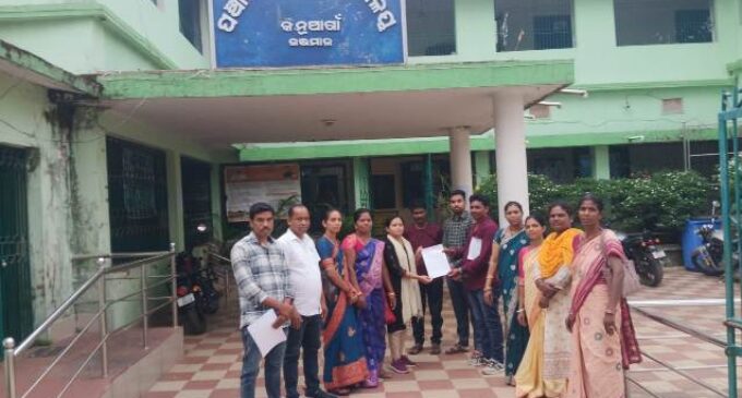 ସରପଞ୍ଚ ଚାମେଲୀ ଓଝାଙ୍କୁ ନ୍ୟାୟ ପ୍ରଦାନ ପାଇଁ ଅଣ୍ଟା ଭିଡ଼ିଲା ସରପଞ୍ଚ ସଂଘ: ବିଡ଼ିଓଙ୍କୁ ଦାବିପତ୍ର ପ୍ରଦାନ