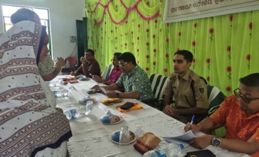 ବୌଦ୍ଧ ଜିଲ୍ଲାପାଳଙ୍କ ବୌଦ୍ଧ ବ୍ଲକରେ ବିକାଶମୂଳକ କାର୍ଯ୍ୟର ସମୀକ୍ଷା : ଶ୍ରେଣୀ ଗୃହରେ ଛାତ୍ରଛାତ୍ରୀଙ୍କ ସହ ଆଲୋଚନା କରି ଉଜ୍ଜ୍ୱଳ ଭବିଷ୍ୟତ ଗଢ଼ିବାକୁ ପ୍ରେରଣା ଦେଲେ