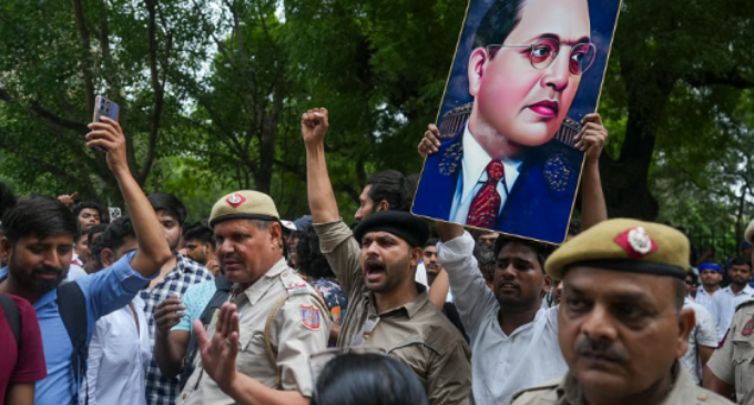 ‘Chalo Sansad’ march begins; cops use lathis to disperse crowd