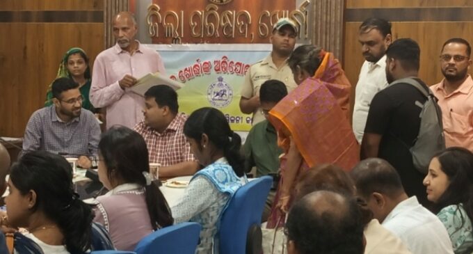 ଜିଲ୍ଲା ସ୍ତରୀୟ ମିଳିତ ଜନଶୁଣାଣୀ ଶିବିର ଅନୁଷ୍ଠିତ: ବିଭାଗୀୟ ଅଧିକାରୀମାନେ ଅଭିଯୋଗ ପ୍ରତି ଯତ୍ନବାନ ହୋଇ ତୁରନ୍ତ ପଦକ୍ଷେପ ନେବାକୁ ନିର୍ଦ୍ଦେଶ ଦେଲେ ଜିଲ୍ଲାପାଳ