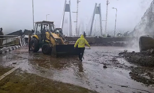 Heavy rains trigger landslides, disrupt Mumbai-Pune rail services and Expressway traffic