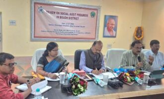 ବୌଦ୍ଧ ଗସ୍ତରେ ଓସ୍ସାଟ୍ ନିର୍ଦ୍ଦେଶକ : ମନରେଗା କାର୍ଯ୍ୟକ୍ରମର ସାମାଜିକ ସମୀକ୍ଷା ଓ ଜିଲ୍ଲାସ୍ତରୀୟ ସମୀକ୍ଷା ବୈଠକ ଅନୁଷ୍ଠିତ