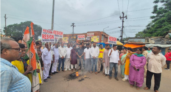 ଆନ୍ଦୋଳନକାରୀ ଛାତ୍ର ଓ ଛାତ୍ରୀଙ୍କ ଉପରେ ଦମନଲୀଳା ଓ ରାହୁଲ ଗାନ୍ଧୀ, ପ୍ରିୟଙ୍କା ଗାନ୍ଧୀଙ୍କ ଗରିଫଦାର ପ୍ରତିବାଦାରେ ପ୍ରଧାନମନ୍ତ୍ରୀ ନରେନ୍ଦ୍ର ମୋଦି, ଗୃହମନ୍ତ୍ରୀ ଅମିତ ଶାହା ଓ ଶିକ୍ଷାମନ୍ତ୍ରୀ ଧର୍ମେନ୍ଦ୍ର ପ୍ରଧାନଙ୍କ କୁଶପୁତଳିକା ଦାହ