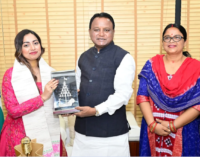 ମୁଖ୍ୟମନ୍ତ୍ରୀଙ୍କୁ ଭେଟିଲେ କଣ୍ଠଶିଳ୍ପୀ ଜ୍ୟୋତିର୍ମୟୀ ନାୟକ