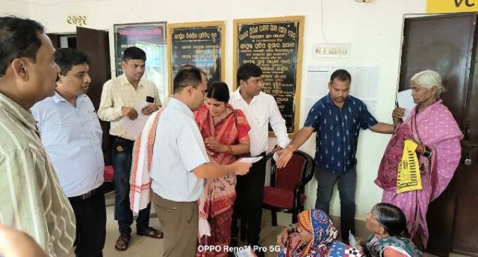 ସଚିବ ବି. ପରମେଶ୍ୱରନଙ୍କ ବୌଦ୍ଧ ଜିଲ୍ଲା ଗସ୍ତ,ବିଭିନ୍ନ ଉନ୍ନୟନମୂଳକ କାର୍ଯ୍ୟକ୍ରମ, ପ୍ରକଳ୍ପ ଓ ପଞ୍ଚାୟତ ପରିଦର୍ଶନ