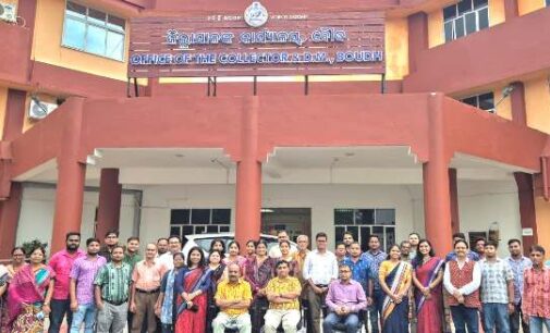 ସମ୍ବଲପୁରୀ ଦିନ୍ ପାଳନ ଅବସରରେ ବୌଦ୍ଧ ଜିଲ୍ଲାପାଳଙ୍କ କାର୍ଯ୍ୟାଳୟରେ ସମ୍ବଲପୁରୀ ହାତବୁଣା ବସ୍ତ୍ର ପରିଧାନ