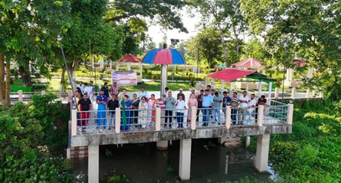 Tiranga & Vande Mataram Kayaking show held at Charan Beel, Morigaon 