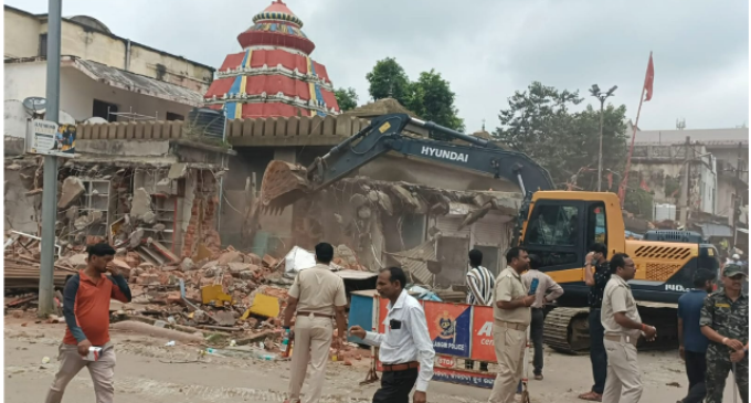 ସୌନ୍ଦର୍ଯ୍ୟୀକରଣ ପାଇଁ ଭଙ୍ଗାଗଲା ମାଁ ସମଲେଶ୍ୱରୀଙ୍କ ମନ୍ଦିର ସମ୍ମୁଖ ଷ୍ଟଲ