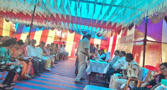 ବୌଦ୍ଧ ଜିଲ୍ଲା ଆମ୍ବଝରୀ ଗ୍ରାମ ପଞ୍ଚାୟତରେ ଜିଲ୍ଲାପାଳ ଓ ଏସ୍ ପି ଯୁଗ୍ମ ଅଭିଯୋଗ ଶୁଣାଣୀ ଶିବିର ଅନୁଷ୍ଠିତ