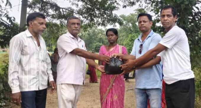 ଅଭିଆରା ଫାଉଣ୍ଡେସନ ପକ୍ଷରୁ ବନ୍ୟା ବିପନ୍ନଙ୍କୁ ଶୁଖିଲା ଖାଦ୍ୟ ବଣ୍ଟନ