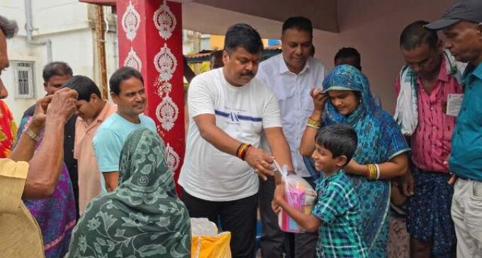 Sanjeev Sena Distributes Relief to Flood-Affected People in Bari