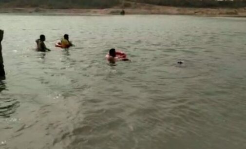 ମହାନଦୀ ବ୍ରିଜ୍‌ରୁ ନଦୀକୁ ଡେଇଁଲେ ୨ ନାବାଳିକା, ମାଛ ଧରାଳି କଲେ ଉଦ୍ଧାର