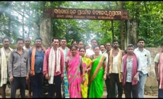 ମୁଣ୍ଡାପଡା ୟୂପି ସ୍କୁଲର ପ୍ରଧାନ ଶିକ୍ଷକଙ୍କ ବଦଳି ପ୍ରତିବାଦରେ ସ୍କୁଲ୍ ଫାଟକରେ ତାଲା ପକାଇଲେ ଅଭିଭାବକ