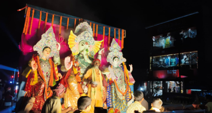 ଓଡ଼ିଶା ପ୍ରସିଦ୍ଧ ଜଟଣୀ ଗଣେଷ ପୂଜା ଭସାଣି, ସାମିଲ ହେଲେ ହଜାର ହଜାର ଶ୍ରଦ୍ଧାଳୁ, ସୀତାରାମ ଛକରେ ଏକାଠି ହେଲେ ୪୦ ରୁ ଉର୍ଦ୍ଧ୍ବ ମେଢ଼