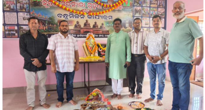 ଅଗ୍ରପୂଜ୍ୟ ଗଜାନନଙ୍କ ପୂଜା ପାଇଁ ଖୋରଧା ସହର ଚଳଚଂଚଳ : ବିଭିନ୍ନ ପୂଜା ମଣ୍ଡପରେ ପୂଜା ପାଇଲେ ବିଘ୍ନରାଜ ଗଣେଶ