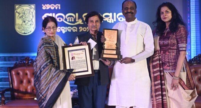 Noted Odia poet Dr Ashutosh Parida conferred 47th Sarala Puraskar