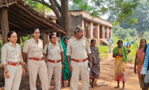 ଧାନ ଓ କପା ଫସଲ ଉଜାଡ଼ିଲେ ହାତୀପଲ : ସୀମାନ୍ତ ଅଞ୍ଚଳରେ ୫ ହାତୀଙ୍କ ଉପଦ୍ରବ, ଭୟରେ ଚାଷୀ