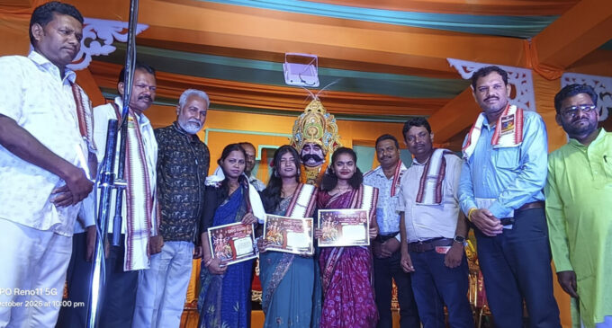ଖୁଣ୍ଟବନ୍ଧ ଦୁର୍ଗାପୂଜା: ତୃତୀୟ ସନ୍ଧ୍ୟା, ସୀତା ଠାବ ନାଟକ ମଞ୍ଚସ୍ଥ