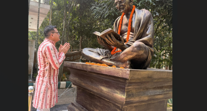 IGP Satyajit Nayak pays tribute to Mahatma Gandhi and Lal Bahadur Shastri