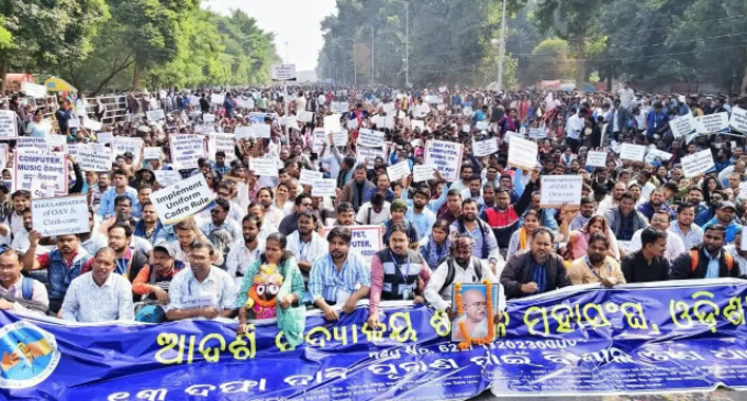 କନିଷ୍ଠ ଶିକ୍ଷକଙ୍କୁ ନିୟମିତ ଘୋଷଣା କଲେ ସରକାର , ଜାରି ହେଲା ବିଜ୍ଞପ୍ତି